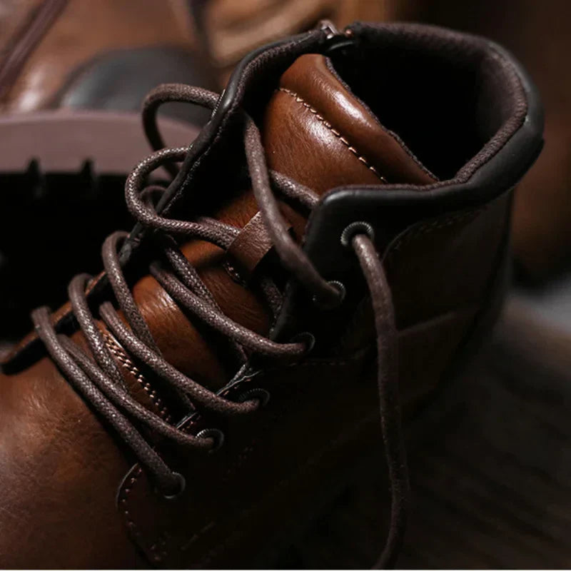 Ortho Pied-Badge1-Luxe et élégance pour homme avec des bottes en cuir au style classique